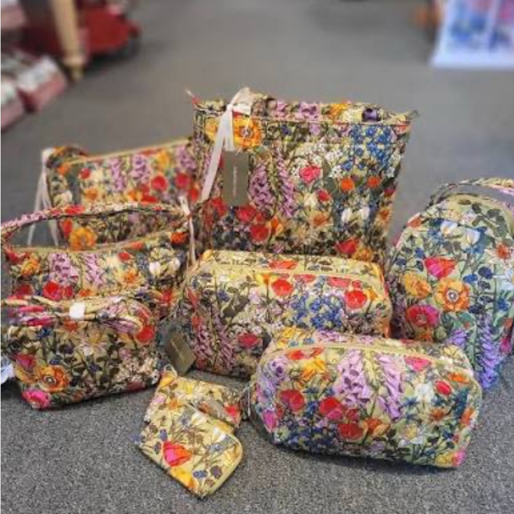 DISO VERA BRADLEY MEADOW BOUQUET
